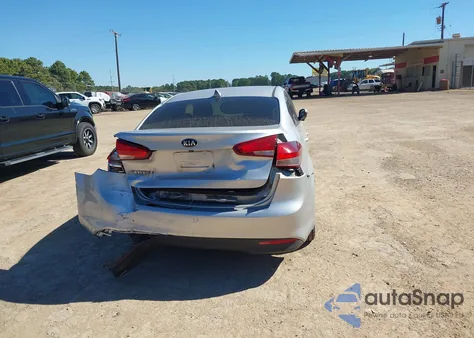 2018 Kia Forte Lx z USA, uszkodzony, nr VIN 3KPFL4A71JE172681
